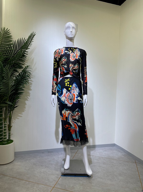 【レンタルドレス 2364】大判花柄ウエストカットアウトセットアップタイトミディアムドレス ブラック【Desigual】